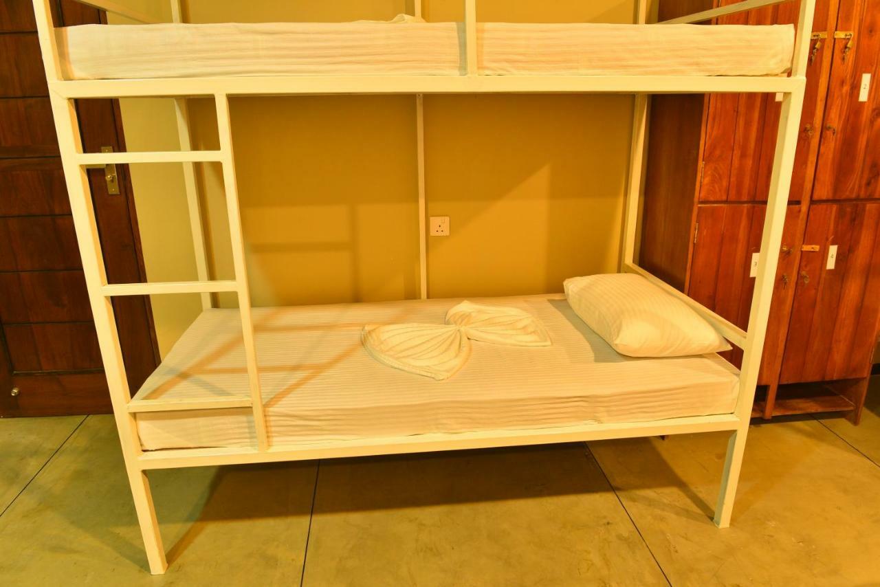 Hiriketiya Beach Hostels Dikwella Extérieur photo